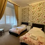 Center With Free Private Parking Apartman