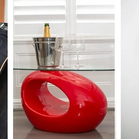 Center With Free Private Parking *